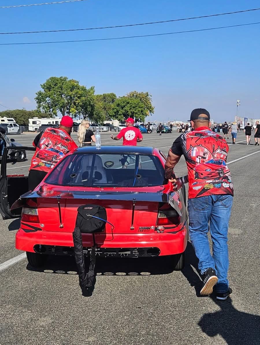 JNOS Performance crew at the track